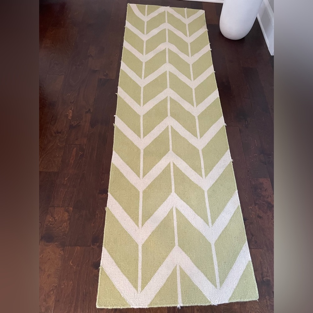 Pear green color white herringbone pattern long runner rug